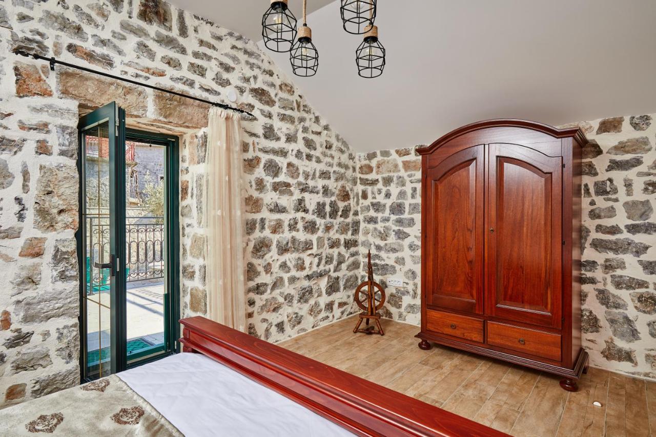 Chateau Du Soleil Villas Tivat Buitenkant foto