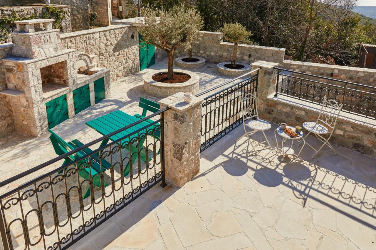 Chateau Du Soleil Villas Tivat Buitenkant foto