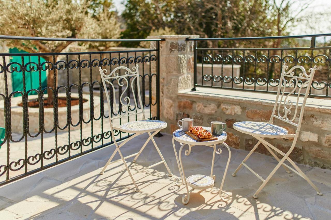 Chateau Du Soleil Villas Tivat Buitenkant foto