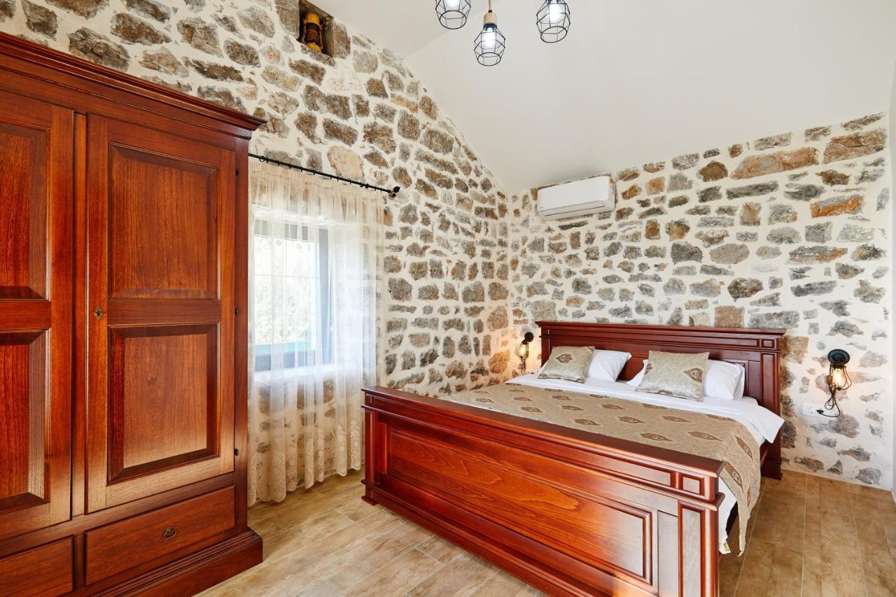 Chateau Du Soleil Villas Tivat Buitenkant foto