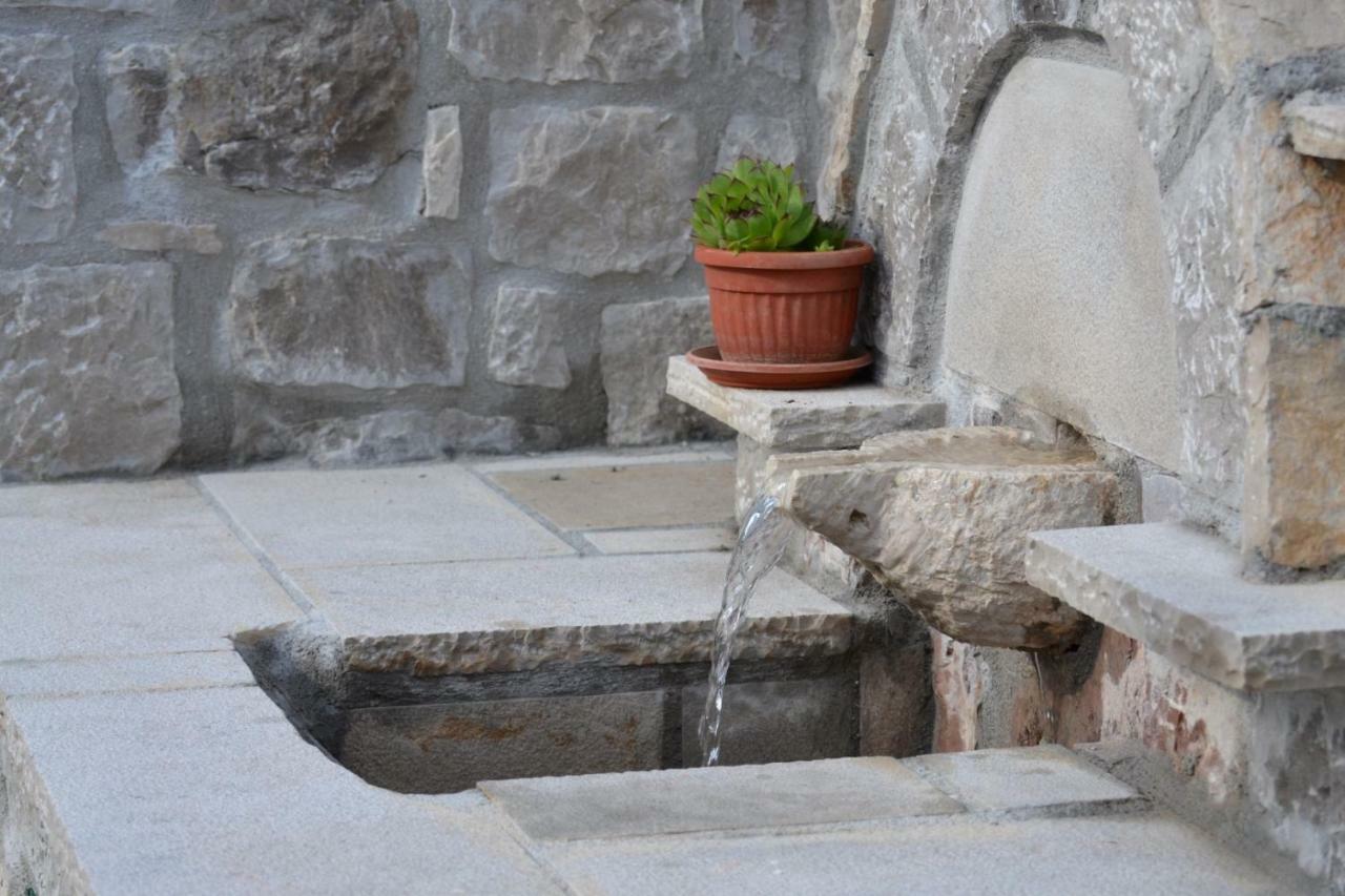 Chateau Du Soleil Villas Tivat Buitenkant foto